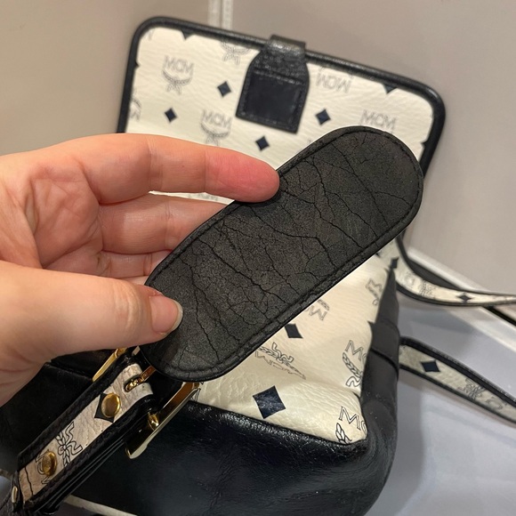 EUC MCM Patterned White & Black Crossbody Bag Purse VTG Gold HW Leather Auth!! - Picture 10 of 16